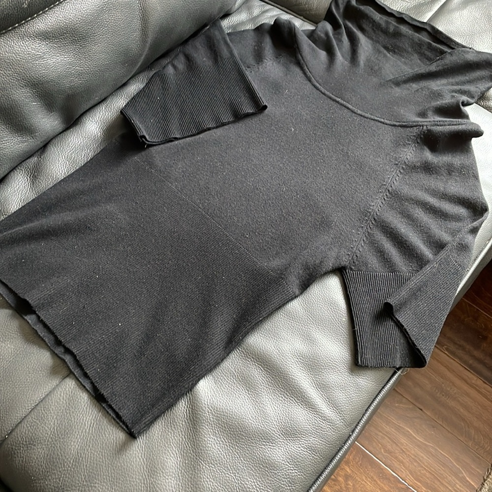 One A Women’s Top Size S Black Light Knit Versatile Length - Picture 11 of 11